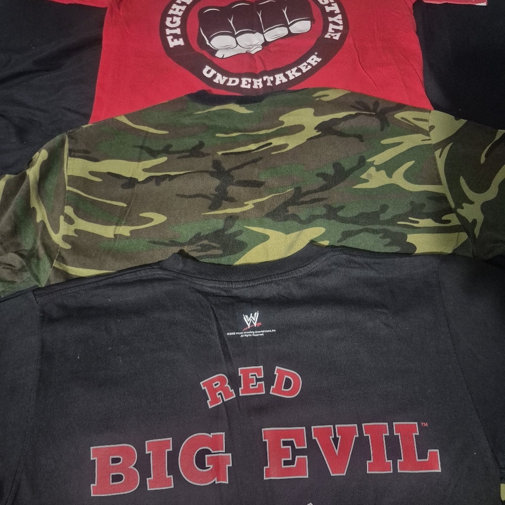 WWE  Red and Camouflage T-Shirt Set Red Tshirt Plealing On The One Arm